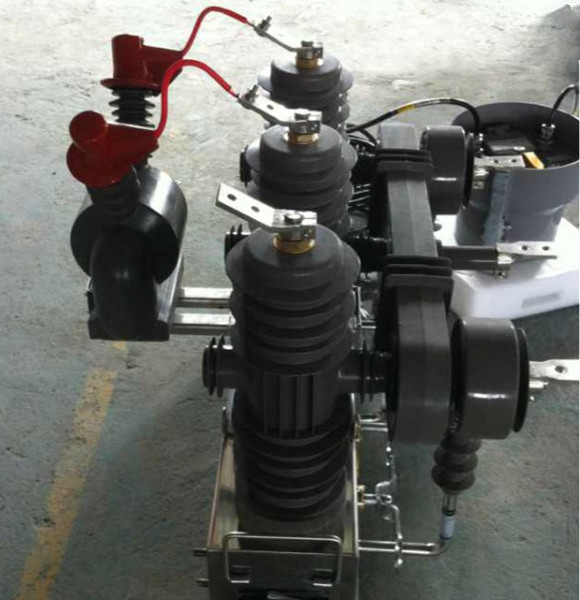 I:\户外电气设备\户外真空断路器\ZW43-12\图片\ZW43带PT  零序  控制器.jpg